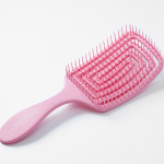  SOLOMEYA Расческа для сухих и влажных волос с ароматом клубники wet detangler brush, 1 шт